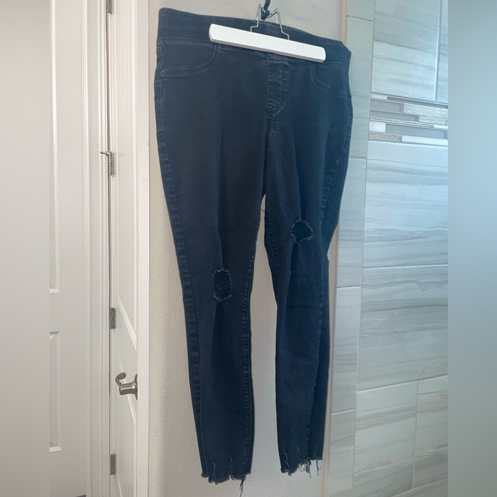 Old Navy Rockstar Jeggings Pull On Distressed Faded Black Raw Hem Crop Size 12